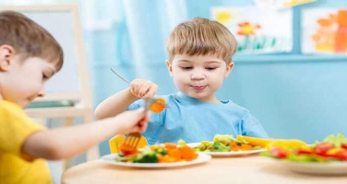  از چه زمان باید مراقب تغذیه کودک بود؟