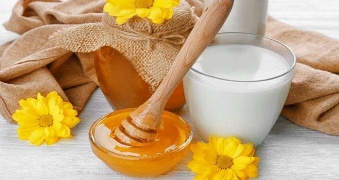 آیا عسل در شیر گرم تبدیل به سم می شود؟