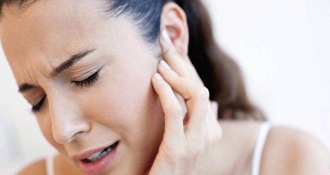 چه زمانی برای گرفتگی گوش باید به پزشک متخصص مراجعه کرد؟